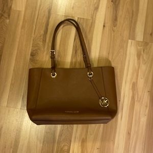Michael Kors Tote with IPad storage